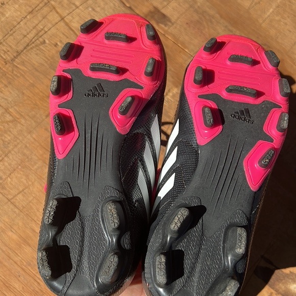 Girls Adidas Soccer Shoes - Picture 3 of 5